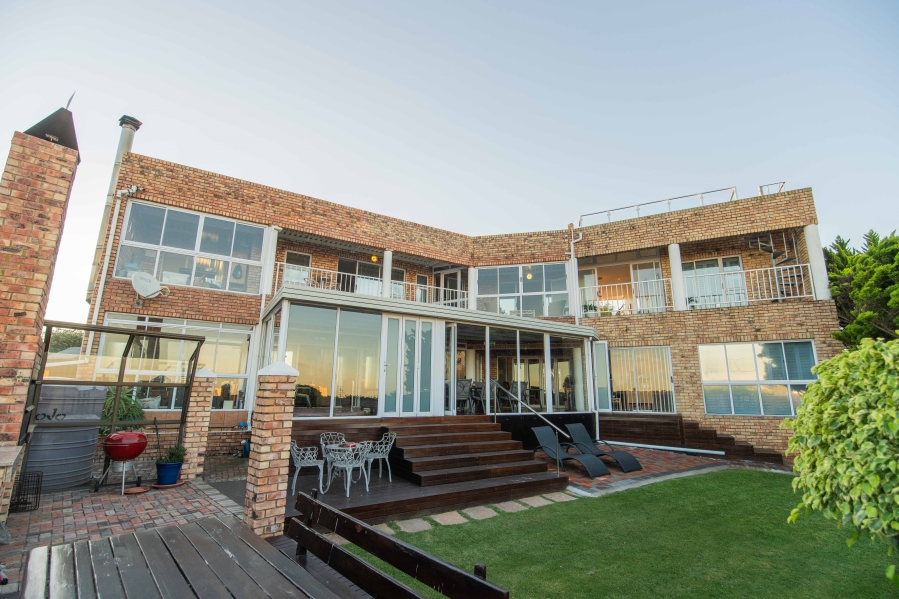 6 Bedroom Property for Sale in Humerail Eastern Cape